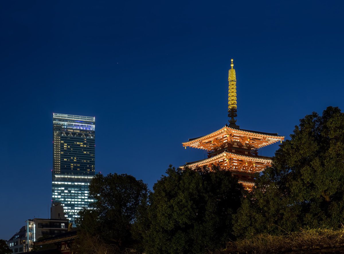 Abeno Harukas tower over Tennoji, Osaka