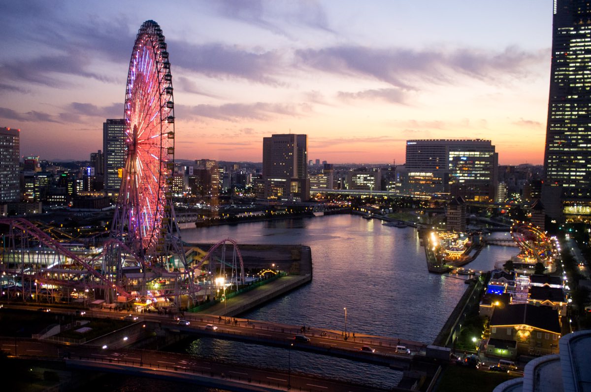 The Tempozan giant ferris wheel by Osaka Bay